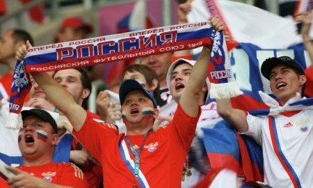 «Мне интереснее будет смотреть игру пацанов во дворе, чем этот матч». Мнение российских болельщиков перед матчем Россия — Казахстан