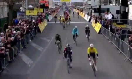 Видео финиша второго этапа веломногодневки «Париж — Ницца» с участием гонщиков «Астаны»