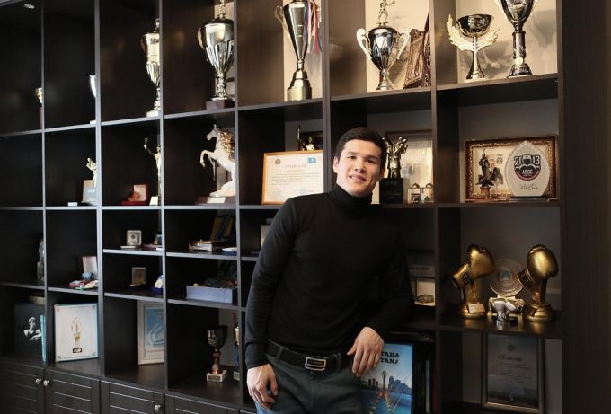 Как лучший боксер мира-2014 отметил свой день рождения или в гостях у семьи Елеусиновых