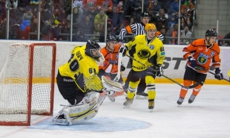 Фото с матча плей-офф ВХЛ «Ермак» — «Сарыарка» 5:4
