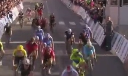 Видео финиша пятого этапа «Вуэльты Каталонии» с участием гонщиков «Астаны»