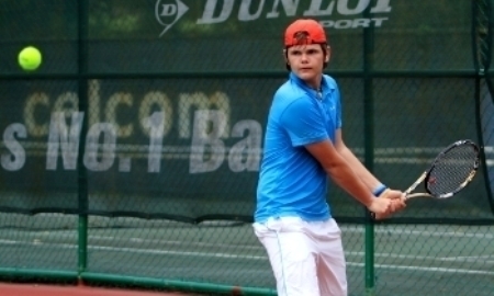 Хассанов вышел в 1/4 финала парного разряда турнира серии ITF в Бухаре