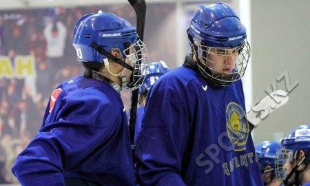 Казахстан победил Венгрию в первом дивизионе юниорского чемпионата мира