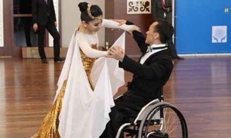 Международный турнир по спортивным танцам на колясках проходит в Астане