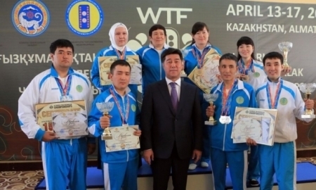 Мужская и женская сборные Казахстана стали чемпионами мира по тогызкумалаку