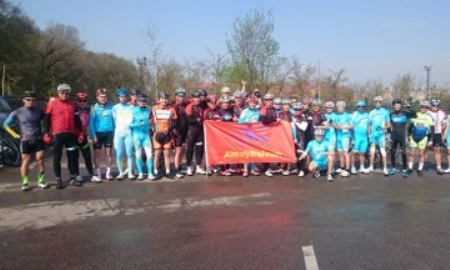 В Алматы прошел велопробег в поддержку президентских выборов 