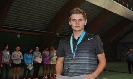 Хассанов вышел в 1/4 финала парного разряда турнира серии ITF в Шымкенте