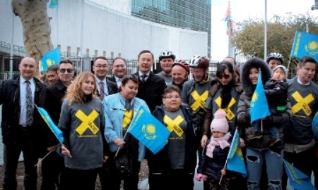 В Нью-Йорке завершился велопробег «Bike Away the Atomic Bomb»