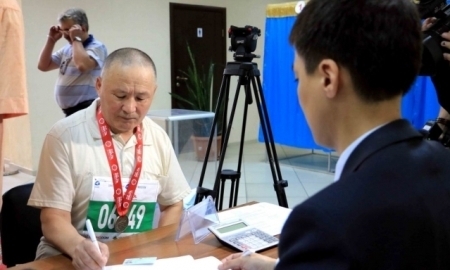 Участники «IV Алматы Марафона» сразу после финиша отправились на избирательные участки