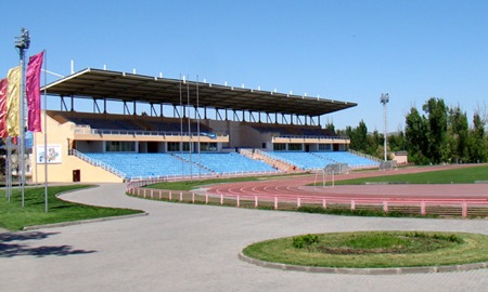 На каких стадионах играют наши футбольные клубы