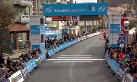 Видео финиша шестого этапа веломногодневки «Тур Страны Басков» с участием гонщиков «Астаны»