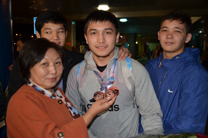 Так встречали героев юниорского чемпионата мира по тяжелой атлетике