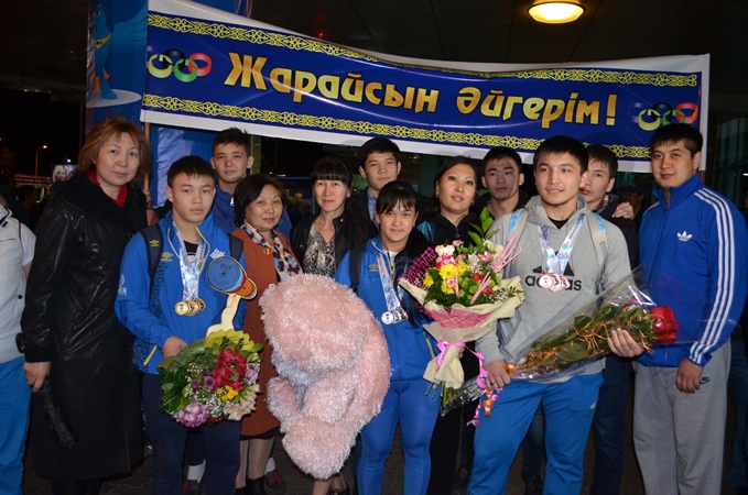 Так встречали героев юниорского чемпионата мира по тяжелой атлетике