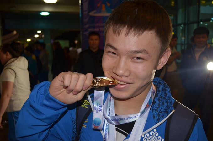 Так встречали героев юниорского чемпионата мира по тяжелой атлетике