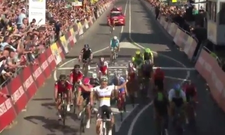 Видео финиша велогонки «Амстел Голд Рэйс» с участием гонщиков «Астаны»