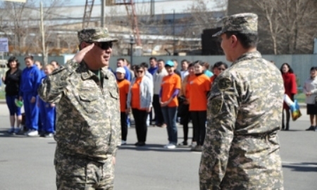Казахстанские военнослужащие организовали праздничную эстафету