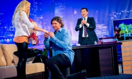 Василий Жиров сделал предложение возлюбленной в эфире телеканала «Казахстан»
