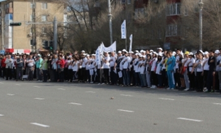 В День единства народа Казахстана в Актобе 5 тысяч человек участвовали в массовых забегах