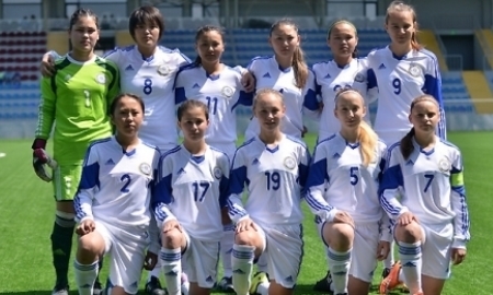 Юные футболистки Казахстана без формы