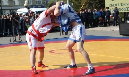 В Петропавловске прошли соревнования балуанов «Кызылжар барысы»