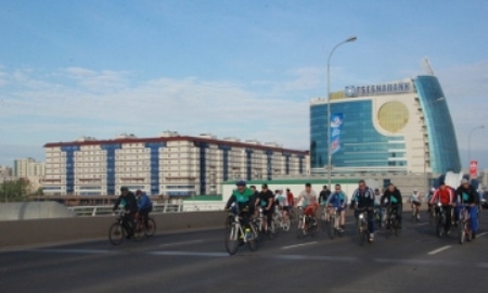 В Астане в честь Дня Победы прошел велопробег сотрудников столичного ДВД