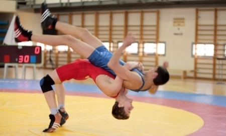 Чемпионат РК по греко-римской борьбе стартовал в ЗКО 
