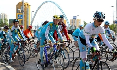 В Астане прошел велопробег в честь избрания Президента Казахстана