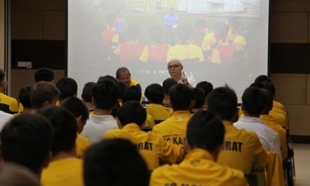 Евстафий Пехлеваниди и Фанас Салимов встретились с воспитанниками Академии «Кайрата»