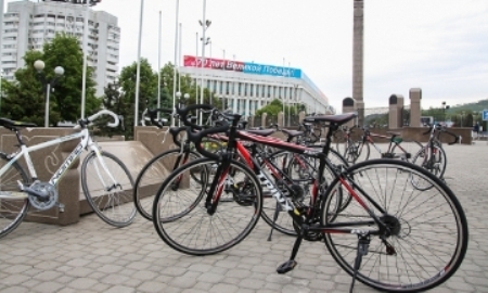 Велопробегом отметили Международный Олимпийский день в Алматы