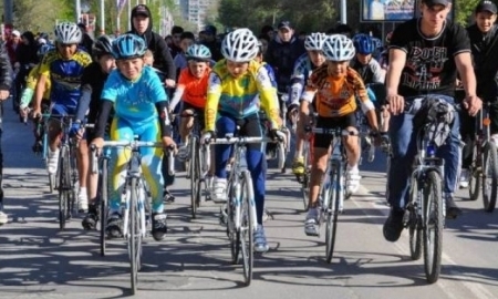 В Уральске Международный Олимпийский день отметили велопробегом