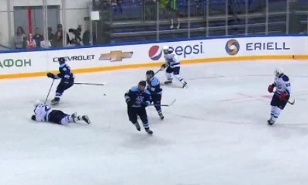 Воспитанники Усть-Каменогорска и Караганды забили голы в выставочном матче «Ярмарки юниоров» КХЛ