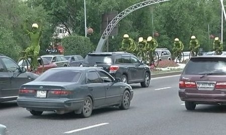 «Зеленые» велосипедисты обосновались на одном из проспектов Алматы