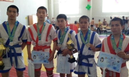 Юные борцы из ЗКО стали победителями турнира по казахской борьбе памяти Салимжана Алиева