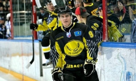 Лучшим нападающим сезона в ВХЛ признан Олег Ломако