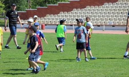 Ко Дню защиты детей костанайские футболисты провели мастер-класс для юных коллег
