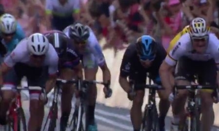 Видео финиша второго этапа велогонки «Джиро д’Италия» с участием гонщиков «Астаны»