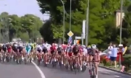 Видео финиша десятого этапа велогонки «Джиро д’Италия» с участием гонщиков «Астаны»