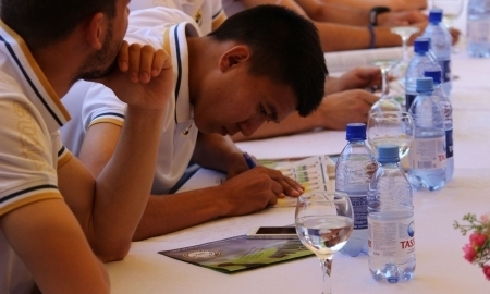 Футболисты «Тобола» помогли в благотворительном проекте «Жизнь на ладони»