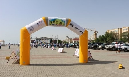 На набережной Актау стартовала автогонка «Rally Kazakhstan 2015»