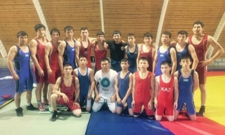 Казахстанские «вольники»-кадеты готовятся к чемпионату Азии