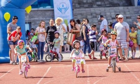 В Алматы прошли седьмые велосоревнования для малышей «Tour de Kids»