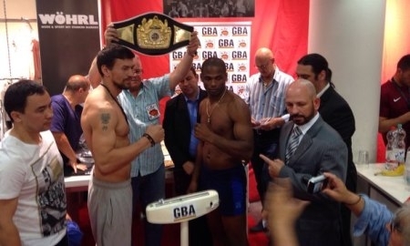 Состоялась процедура взвешивания боя Акбербаев — Дос Сантос