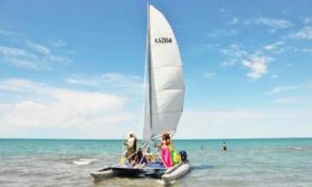 На восточном побережье Балхаша стартовала международная парусная регата «Лепсы-2015» 