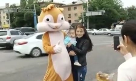 Казахстанские футбольные болельщики обсуждают выходку одного из фанатов