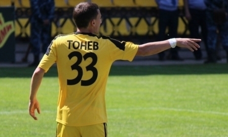 Болгарские клубы борются за Николу Тонева