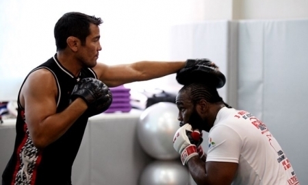 Бойцы ММА Харитонов и Гарнер провели открытую тренировку перед матчем-реваншем в Астане