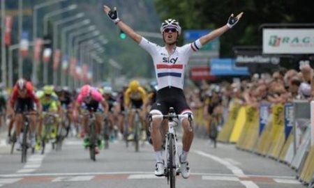 Видео финиша первого этапа велогонки «Критериум дю Дофине» с участием гонщиков «Астаны»