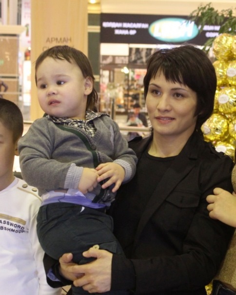 Представительницы казахстанской борьбы без формы