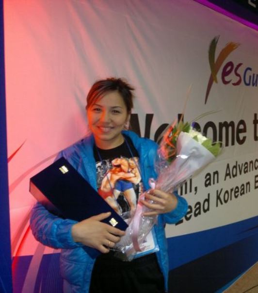 Представительницы казахстанской борьбы без формы