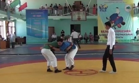 В Шымкенте проходит чемпионат Казахстана по борьбе на поясах